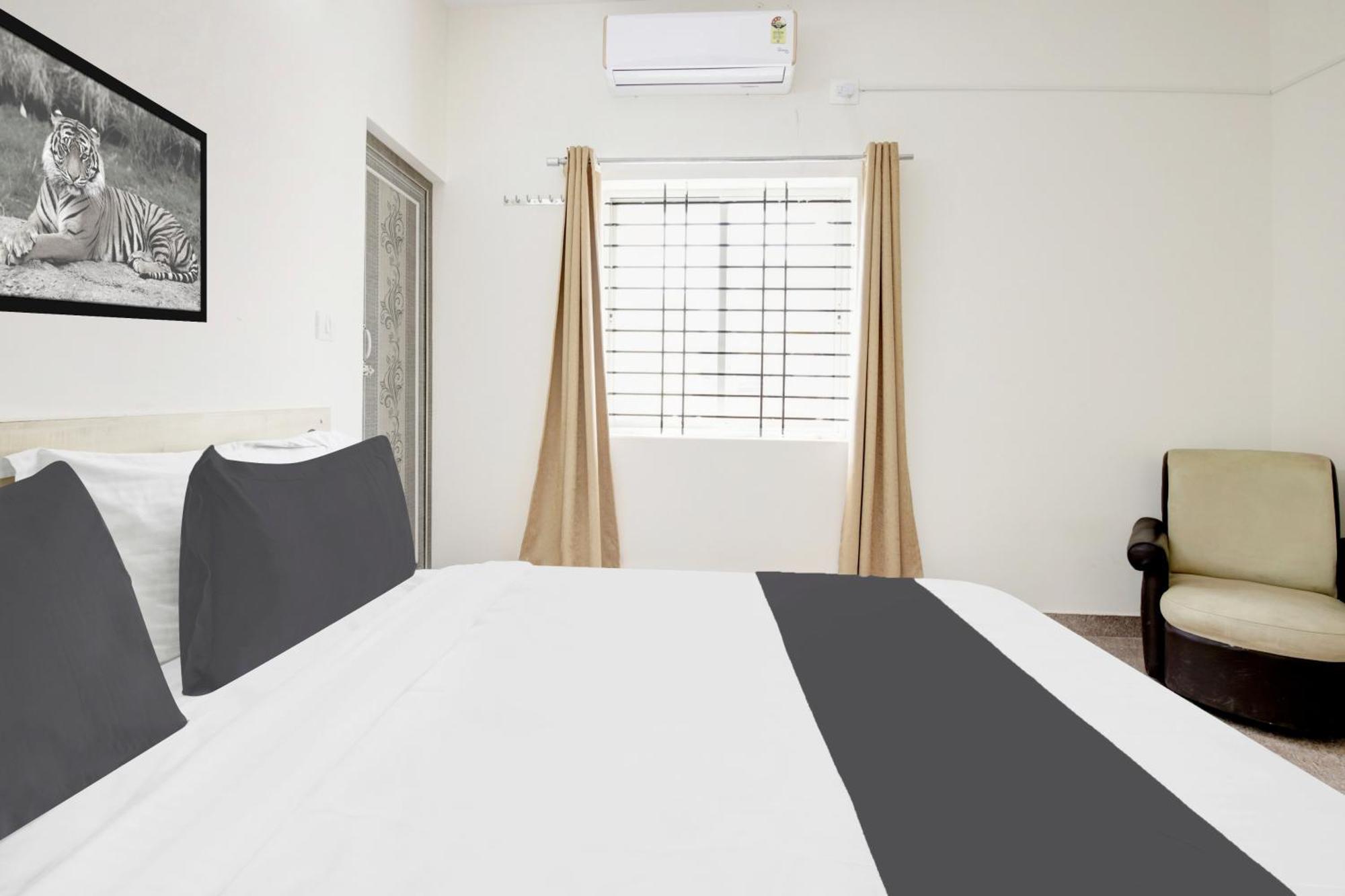 Hotel O Sri Manjunatha Deluxe Suites Bangalore Extérieur photo