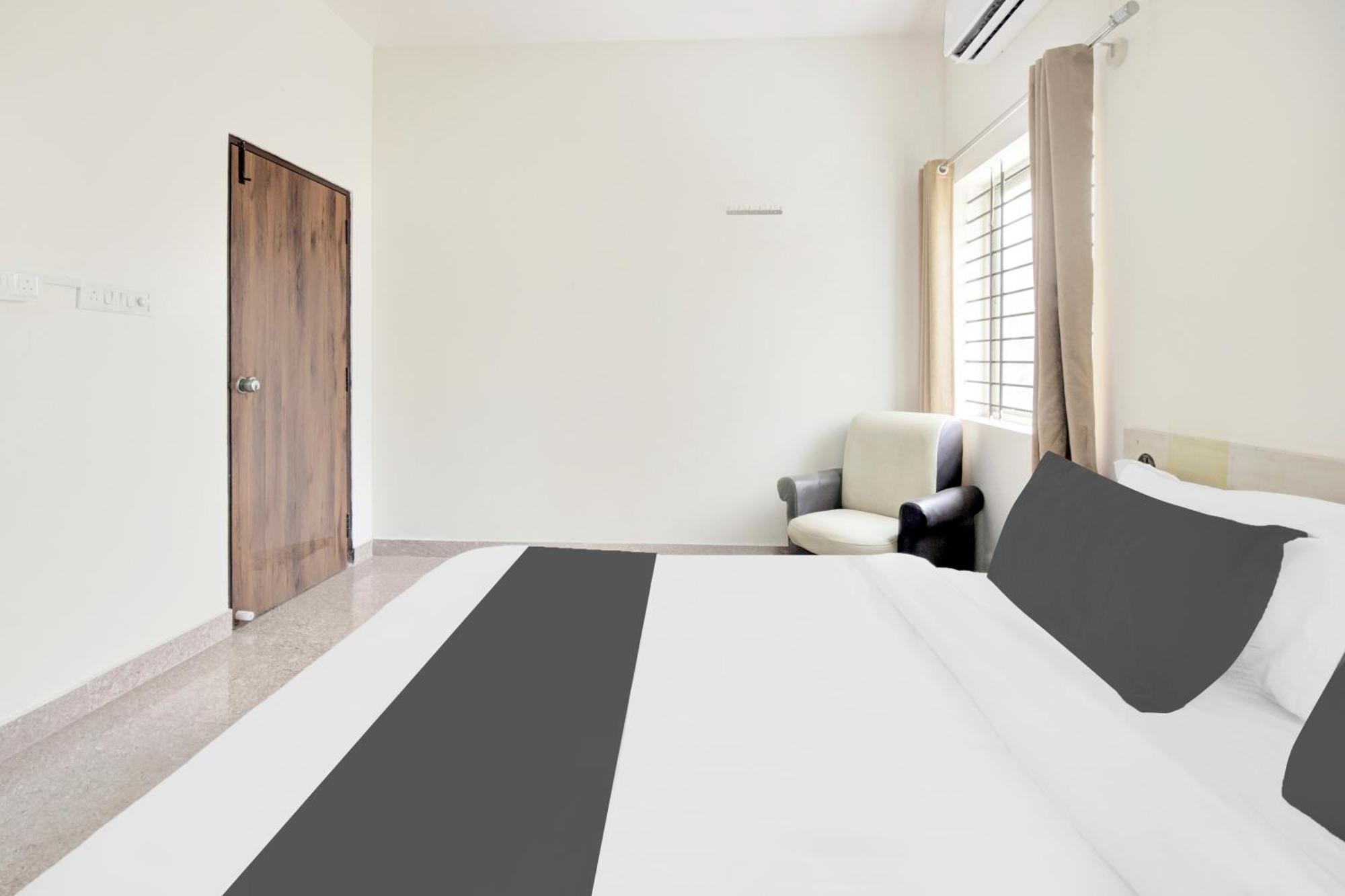 Hotel O Sri Manjunatha Deluxe Suites Bangalore Extérieur photo
