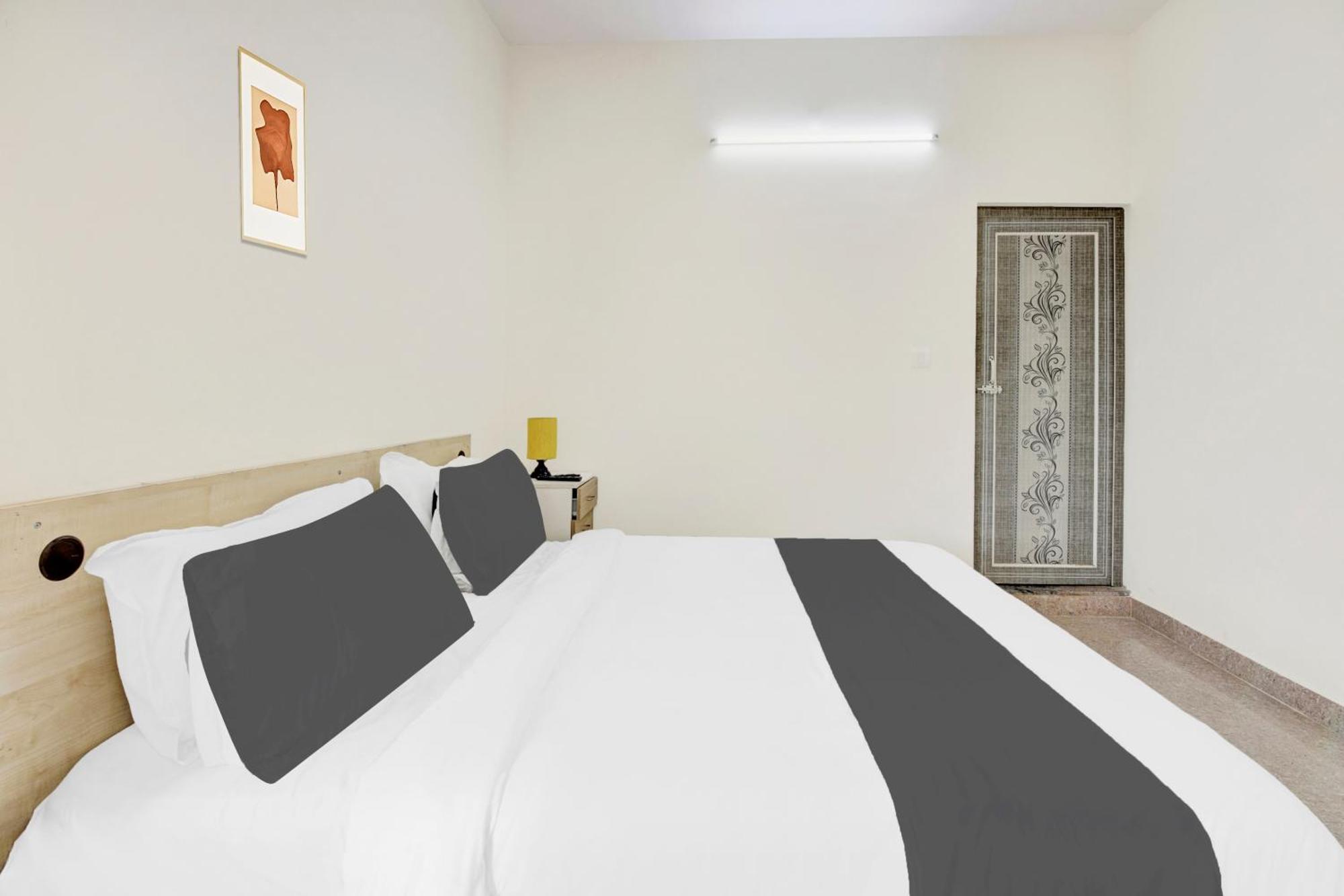 Hotel O Sri Manjunatha Deluxe Suites Bangalore Extérieur photo