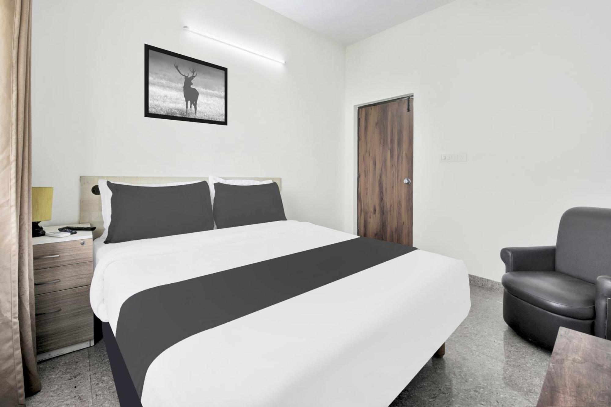 Hotel O Sri Manjunatha Deluxe Suites Bangalore Extérieur photo
