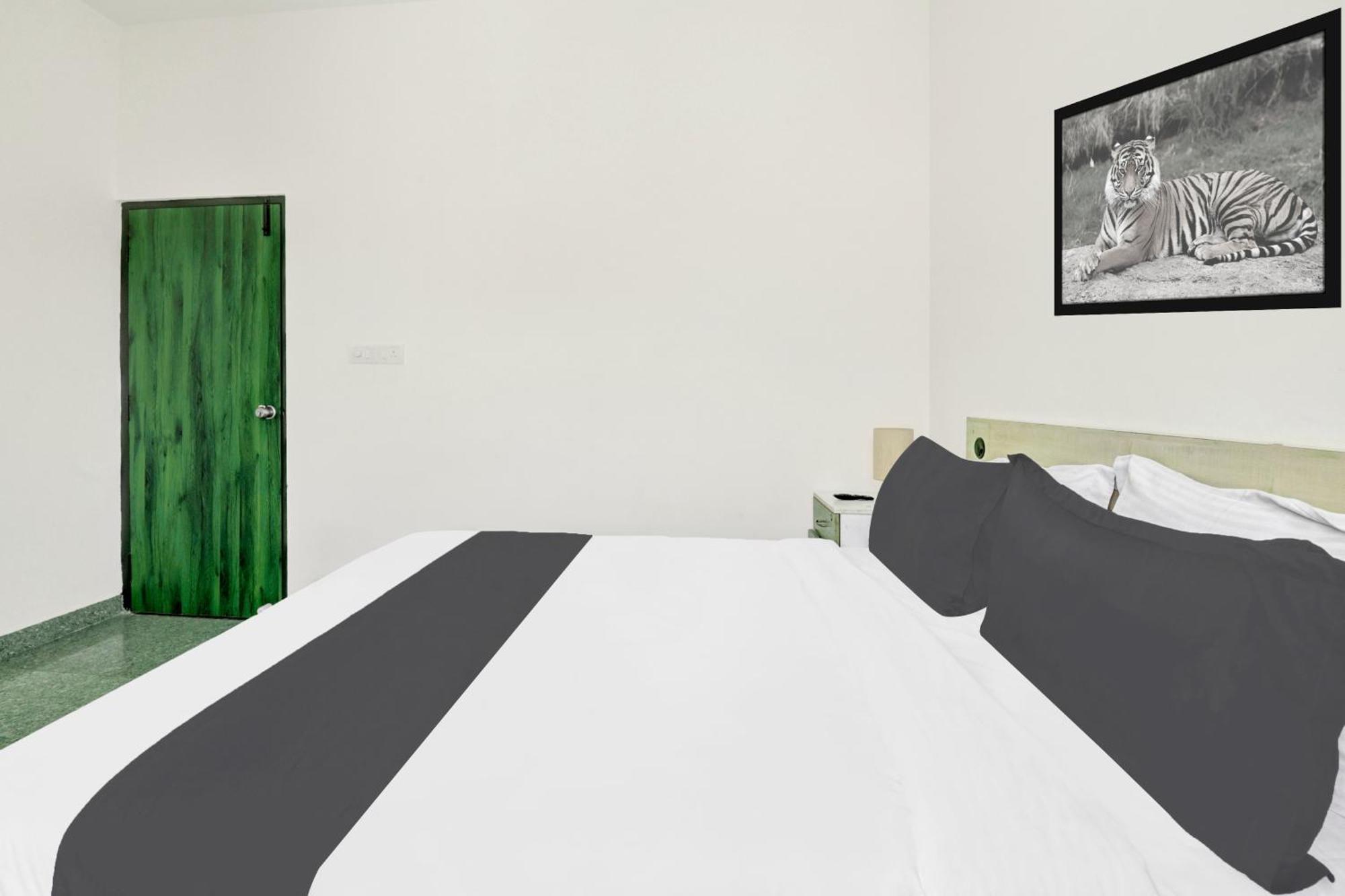 Hotel O Sri Manjunatha Deluxe Suites Bangalore Extérieur photo