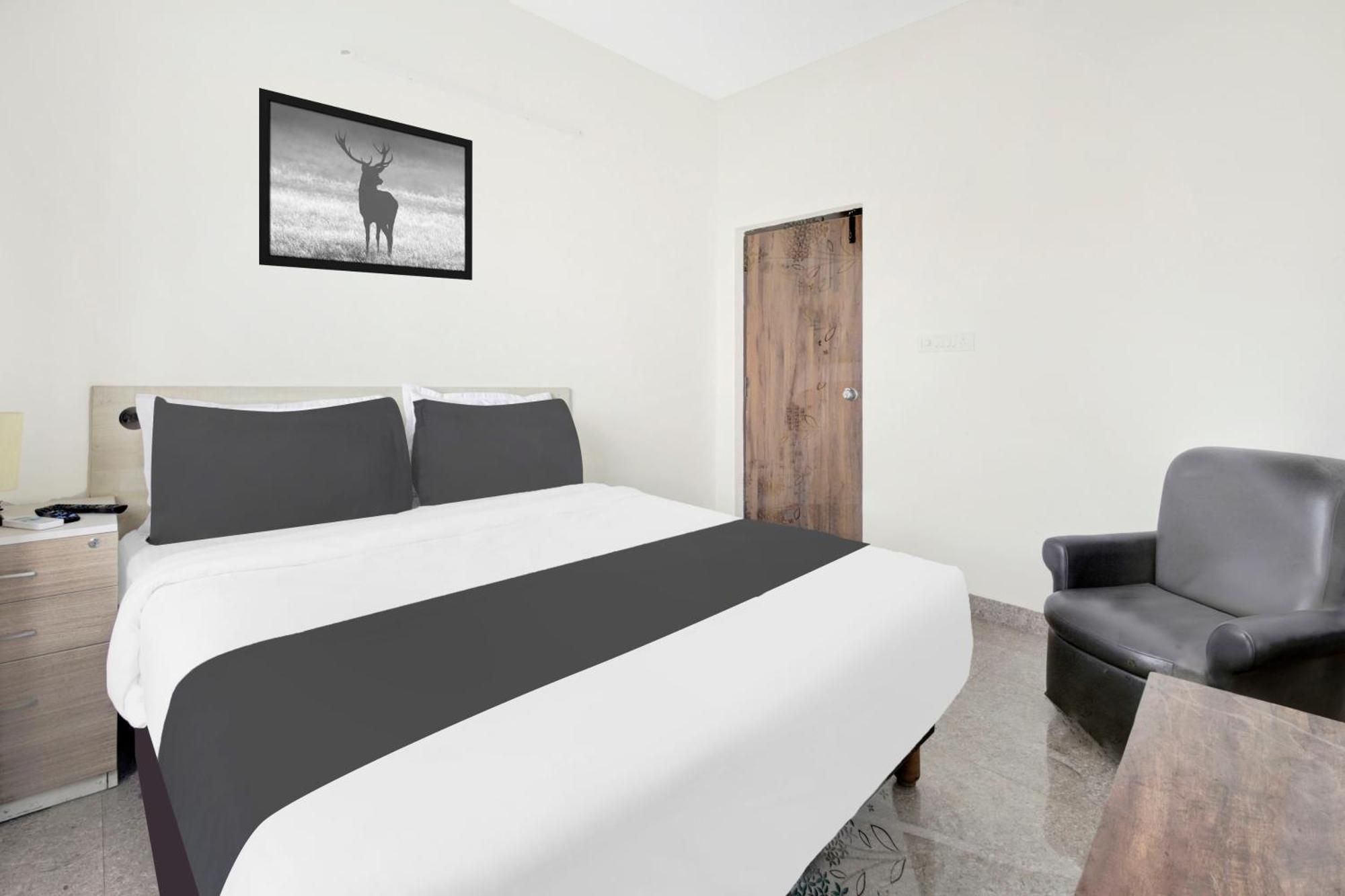Hotel O Sri Manjunatha Deluxe Suites Bangalore Extérieur photo
