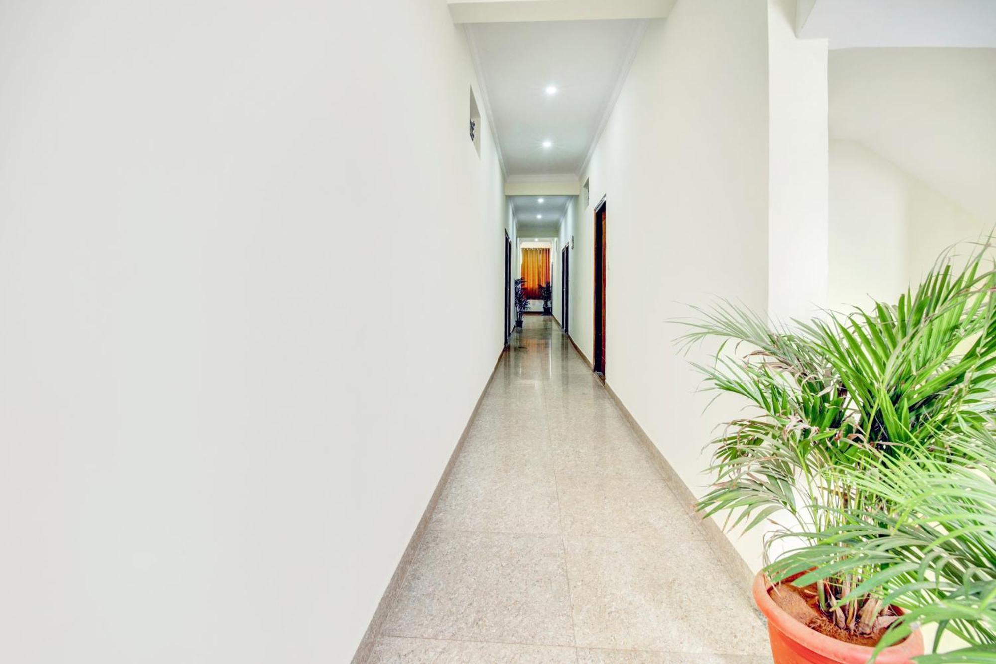 Hotel O Sri Manjunatha Deluxe Suites Bangalore Extérieur photo